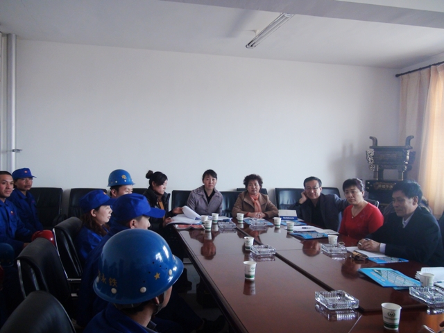 区市县三级工会领导听取职工代表发言