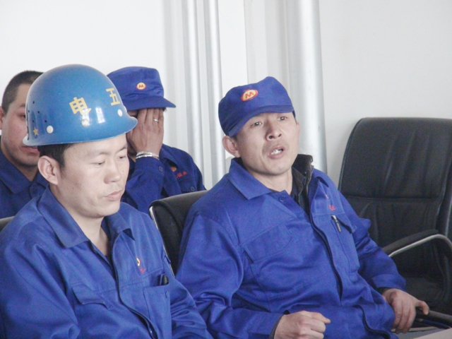 员工代表在座谈会上发言